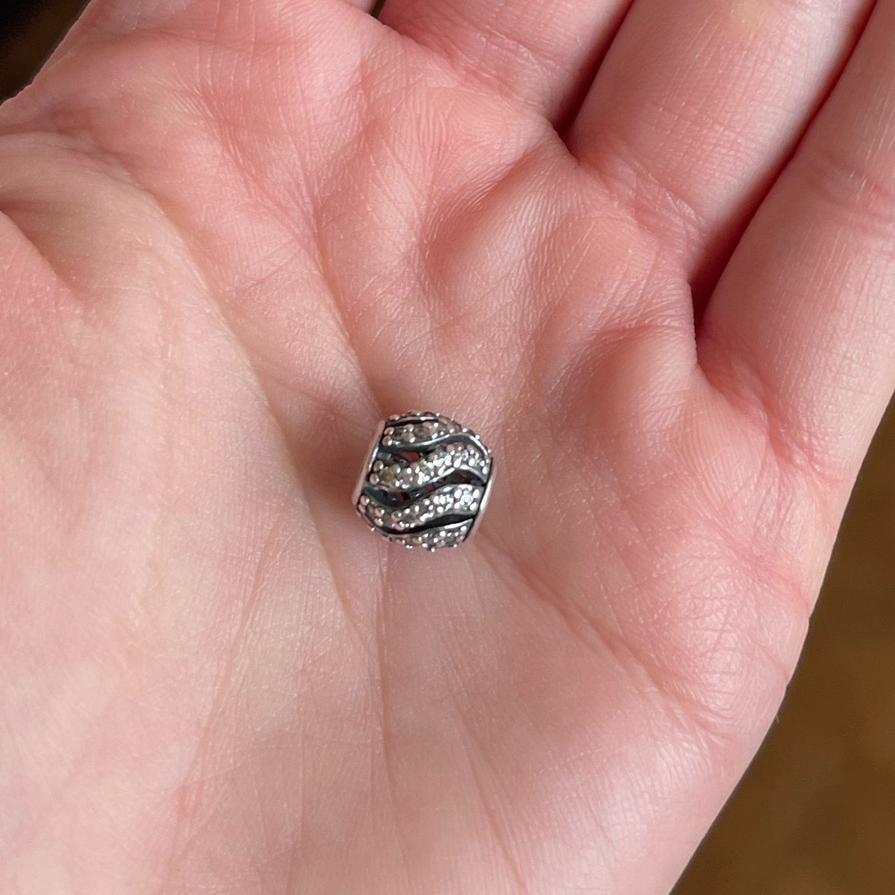 Pandora Sparkling Waves Charm